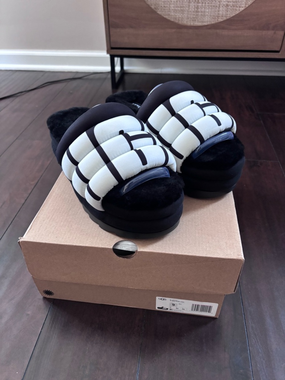 NEW Black Ugg Maxi Slide Logo Slides Sz 9!